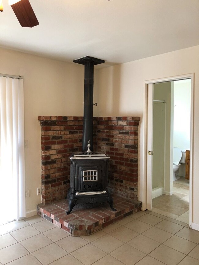 Building Photo - 3BD/2BA Duplex - Hemet