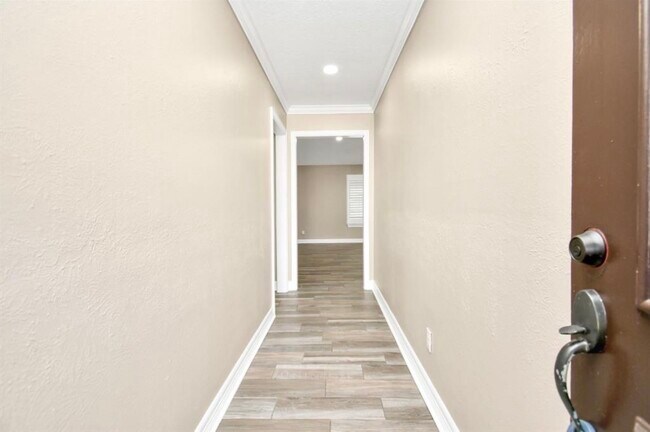 Foto del edificio - 701 Regency Dr