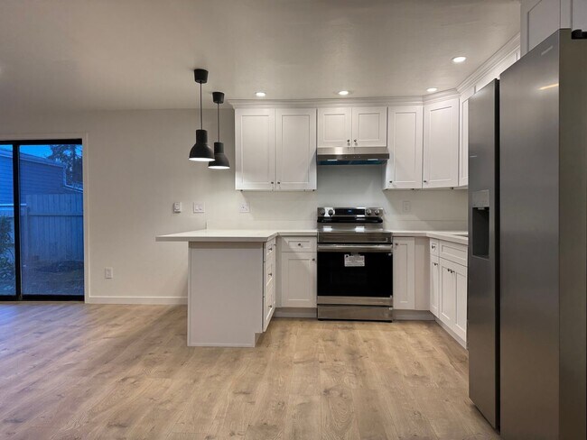 Foto del edificio - CLICK "REQUEST A TOUR" NOW!