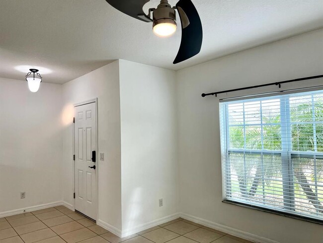 Foto del edificio - 188 Whispering Pines Way