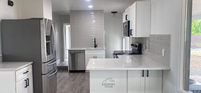 Building Photo - 2 Bed/1 Bath Updated Duplex in Central Richland