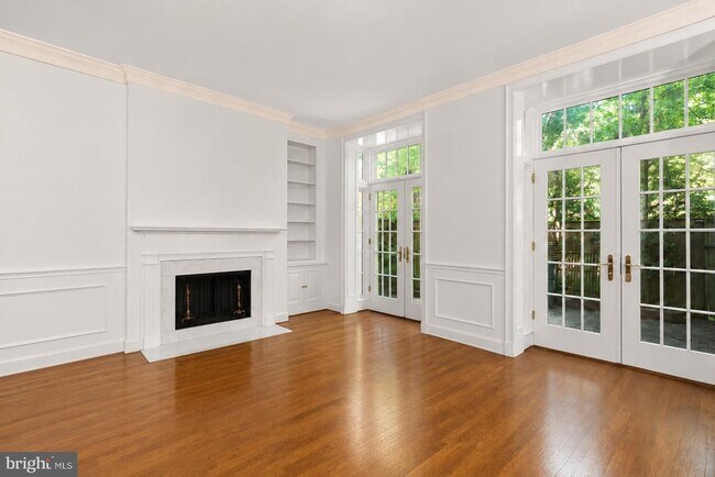 Building Photo - 4422 Westover Pl NW