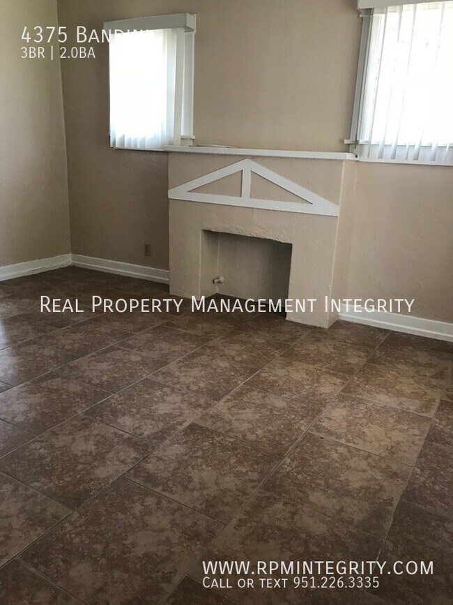 Building Photo - Adorable Wood streets 3 bd home