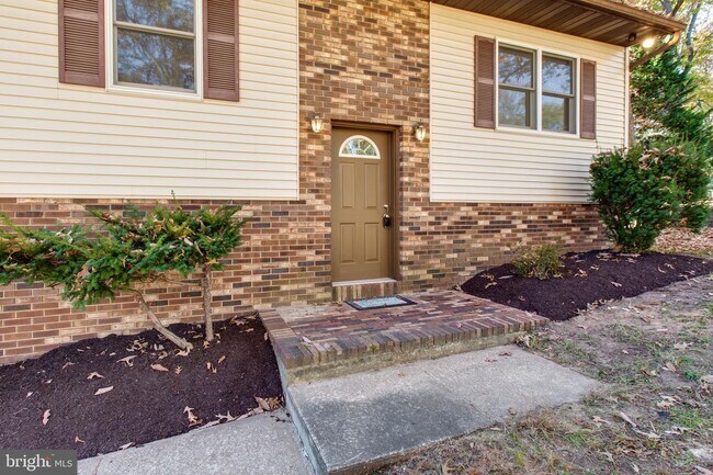 Building Photo - 8382 Brookwood Rd