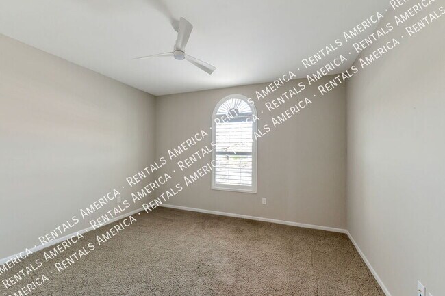 Foto del edificio - 7631 W Laurel Ln