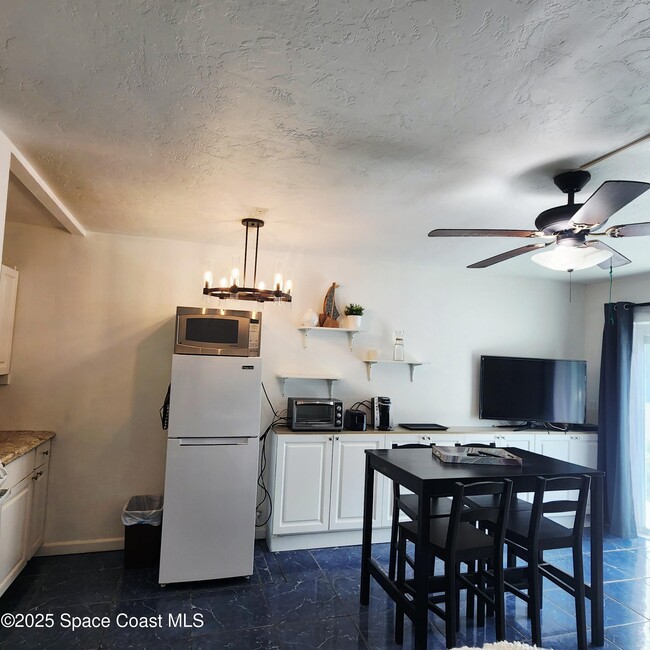 Foto del edificio - 221 Columbia Dr