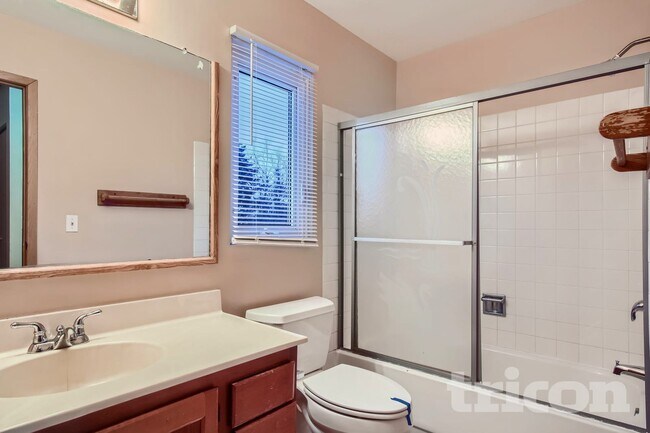 Building Photo - 1331 Fairfield Ct