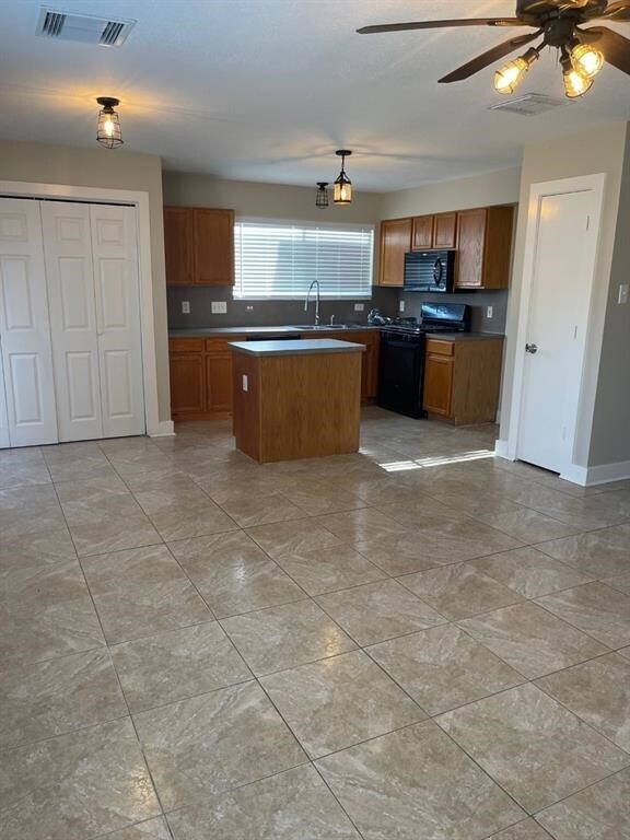 Foto del edificio - 6226 Kings Oaks Ln