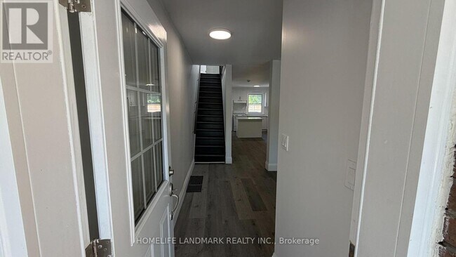 Photo du bâtiment - 670 Mt Pleasant Rd