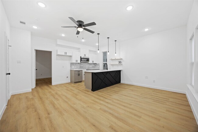 Foto del edificio - 7126 Bywood St