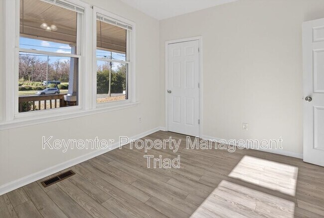 Foto del edificio - 2405 Freeman Mill Rd