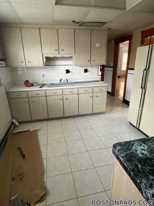 Building Photo - 2 Goldsmith Ave