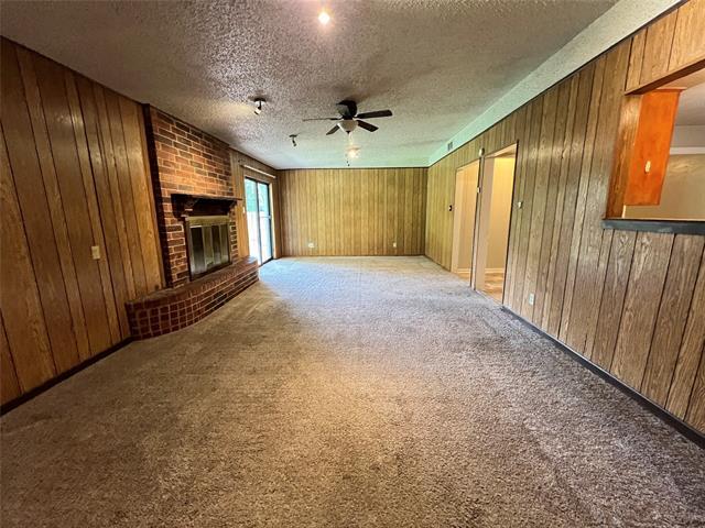 Building Photo - 916 Manhattan Dr
