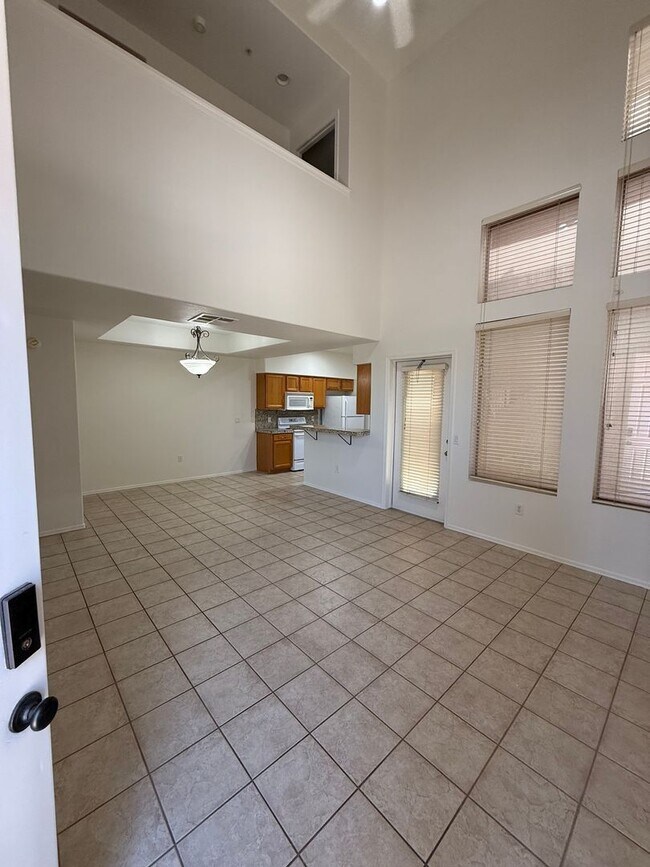Foto del edificio - 3 Bedroom Townhouse with Garage, Gated Com...