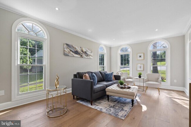 Building Photo - 10899 Woodland Falls Dr