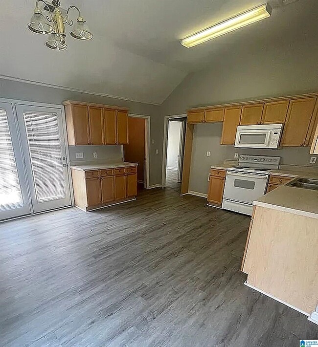 Building Photo - 1060 Village Trail
