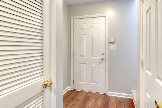 Building Photo - 3036 Regal Park Ct