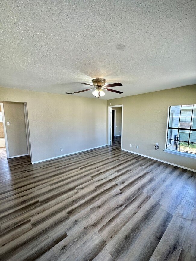 Building Photo - Cozy 3 Bedroom Home For Lease!!