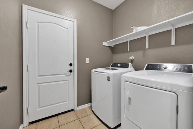 Foto del edificio - Modern Elegance Meets Comfort in San Anton...