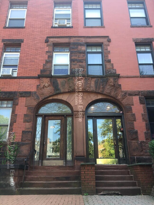 Foto del edificio - 1815 Beacon St