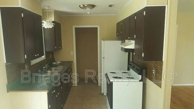Foto del edificio - 2420 Lennox Rd