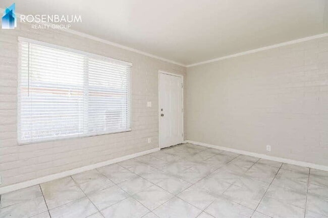 Building Photo - 644 S Mesa Dr