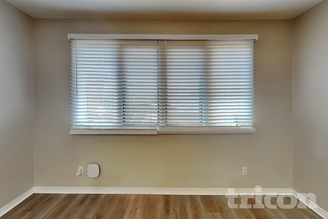 Building Photo - 1416 Nemesia Pl NE