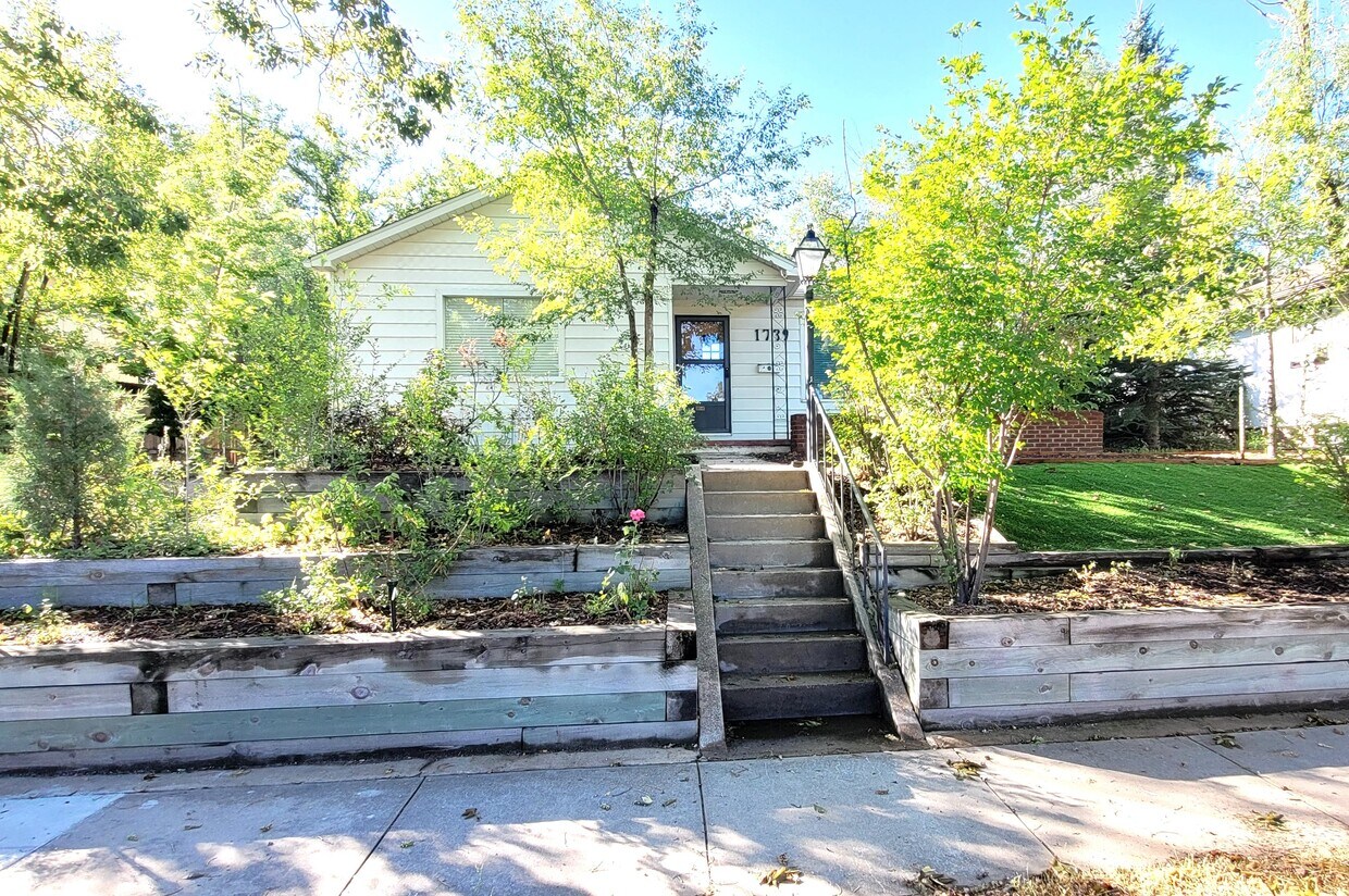 Primary Photo - 1739 Palmer Park Blvd