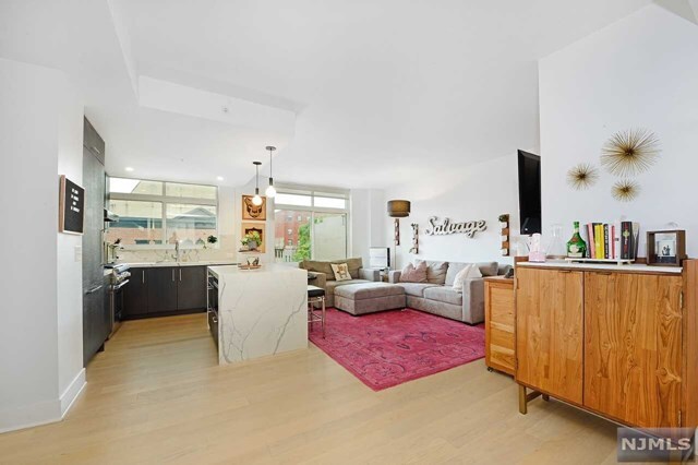 Foto del edificio - 1400 Hudson St