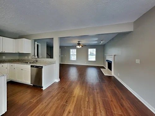 Foto del edificio - 7051 Calderwood Dr