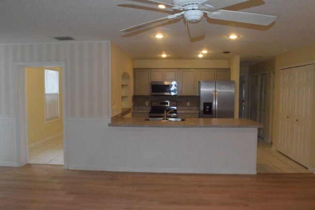 Building Photo - 1118 Apple Terrace