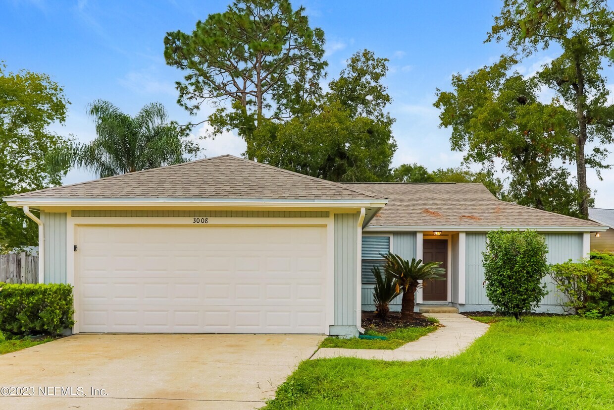 Primary Photo - 3008 Blue Heron Dr N