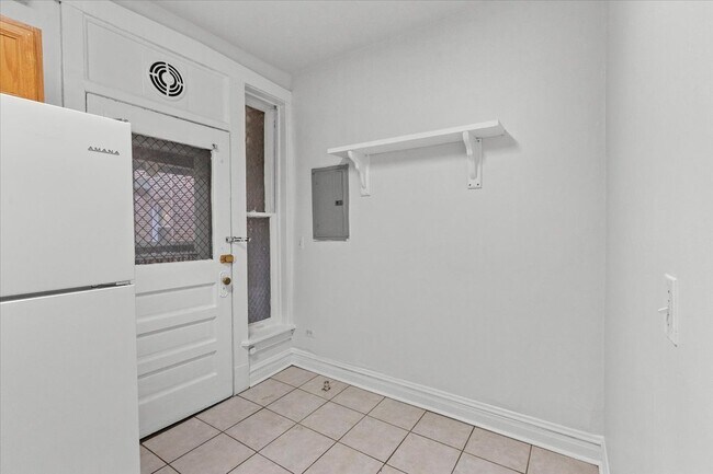 Foto del edificio - 2453 N Clark St