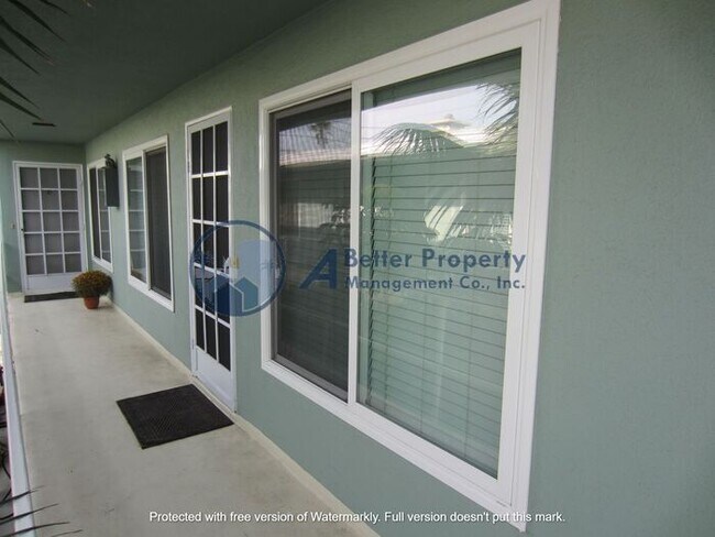 Building Photo - Upgraded Peninsula Studio with Granite Kit...