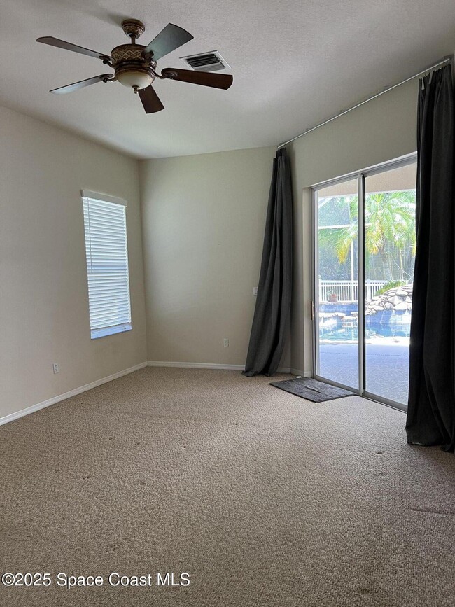 Foto del edificio - 943 Carriage Hill Rd