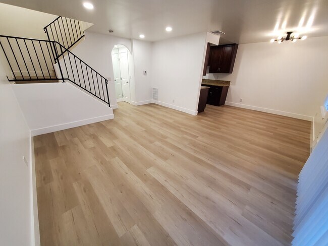 Foto del edificio - 2837 E Jackson Ave