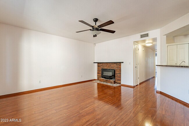 Foto del edificio - 1331 W Baseline Rd