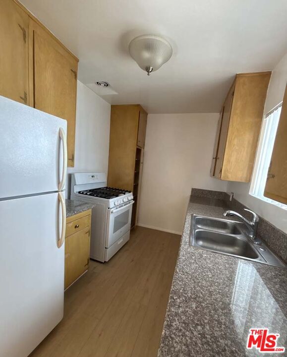 Foto del edificio - 1135 S Oakhurst Dr