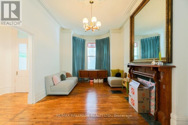 Building Photo - 370 Sackville St