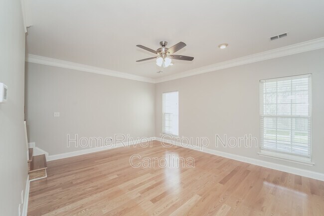 Foto del edificio - 219 Everett Park Dr