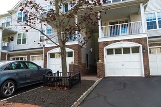 Building Photo - 911 Hawley Ct