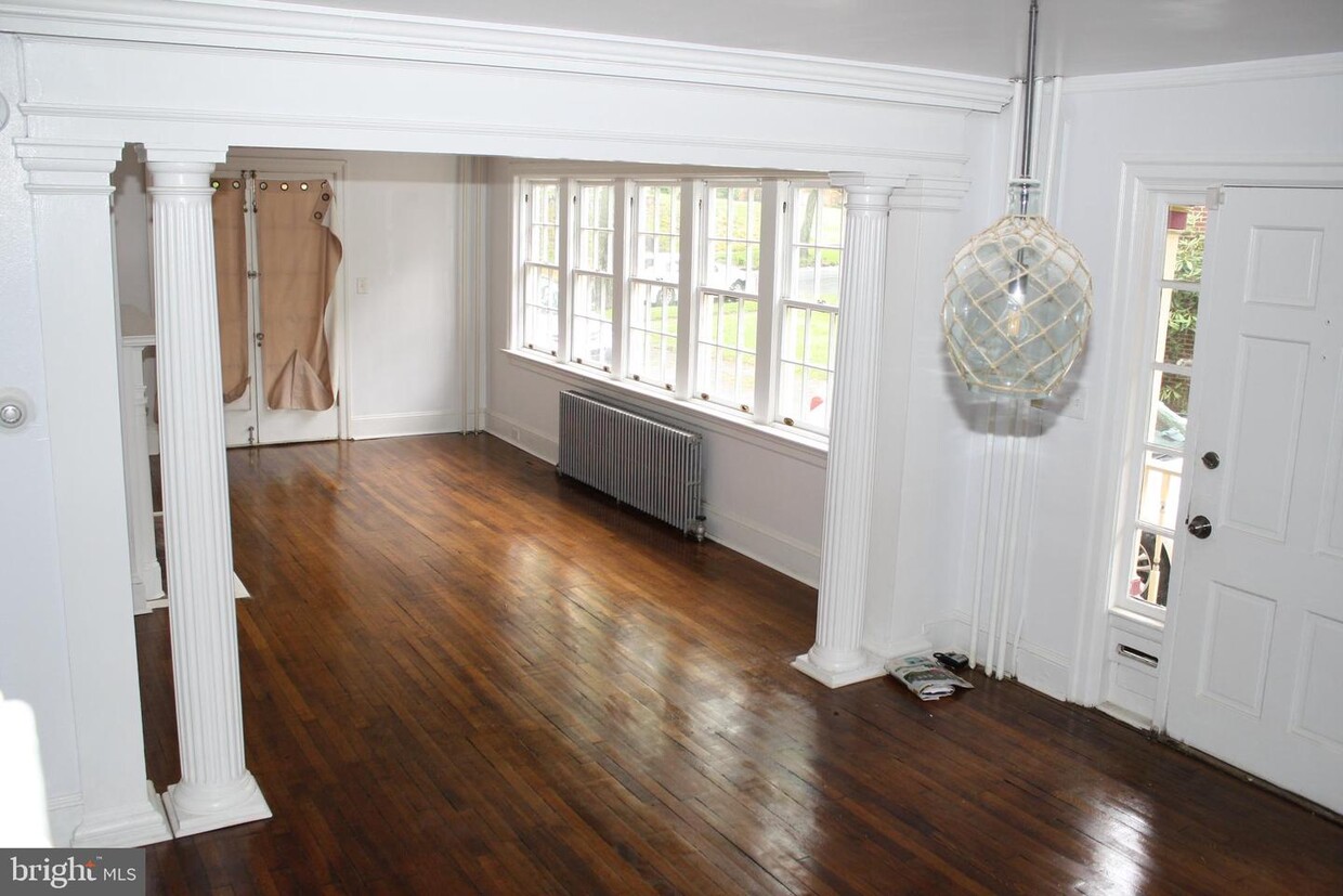 Primary Photo - 931 Bellevue Ave