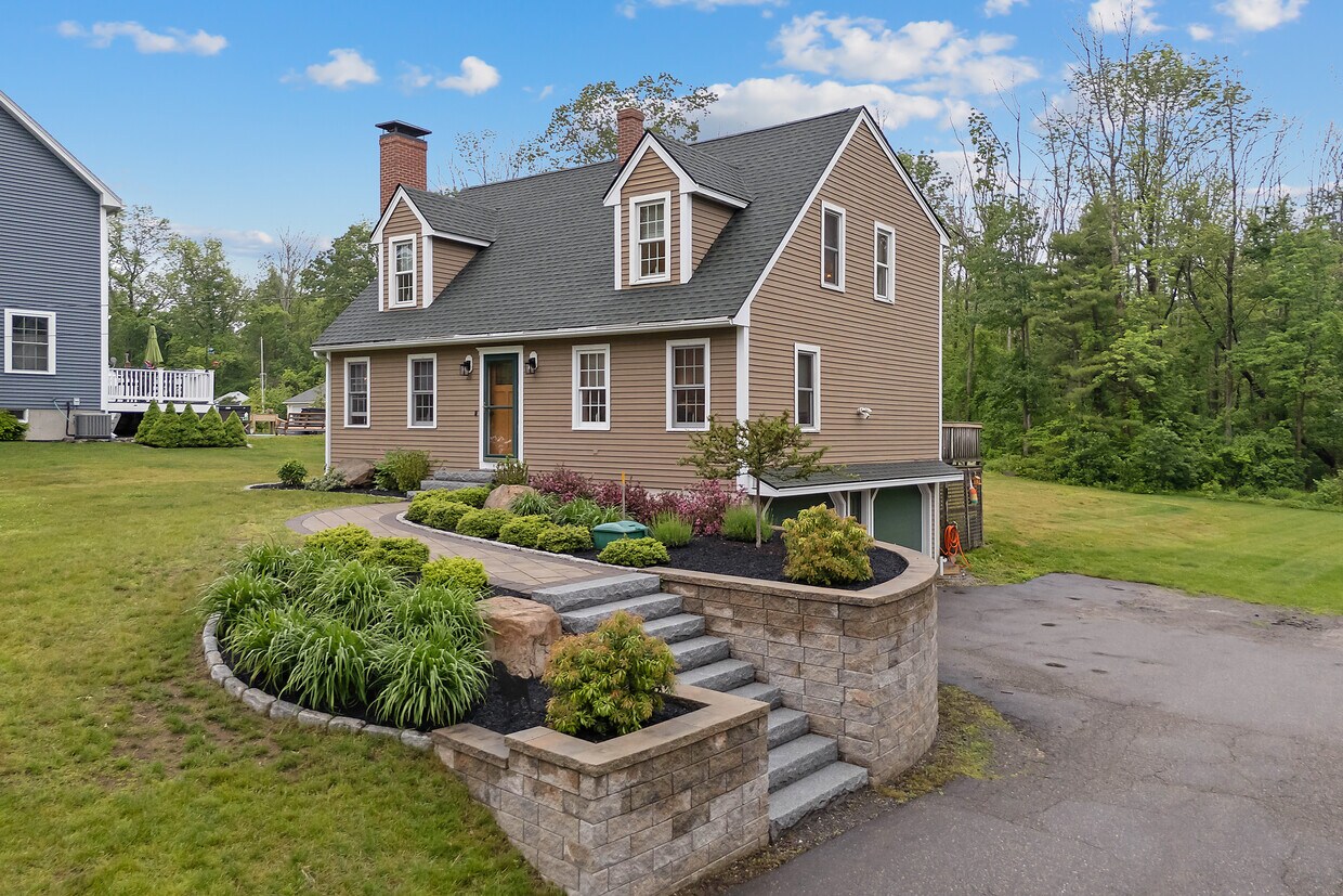 Primary Photo - 26 Ferncroft Rd