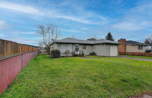 Foto del edificio - Quaint Three Bedroom Home in Vancouver!  Apply today to received $250 off June 2026