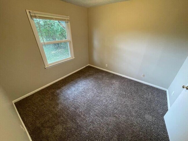 Building Photo - 3BD/1BA Single Family Home