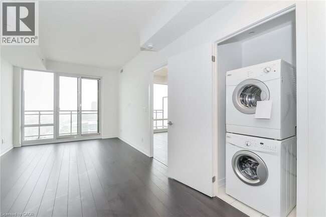 Building Photo - 1005-30 Duke St W