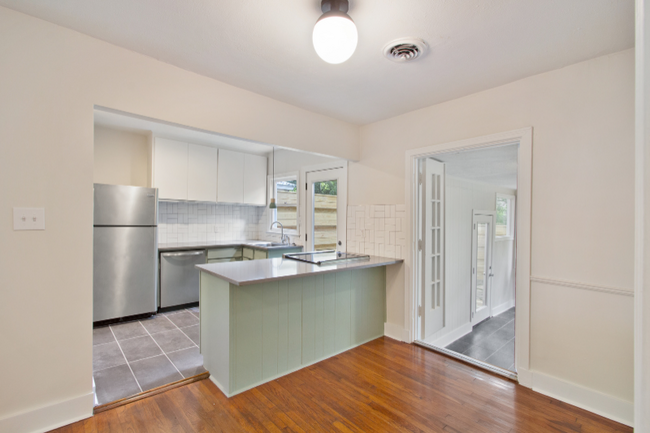 Building Photo - 4146 Robin Dr