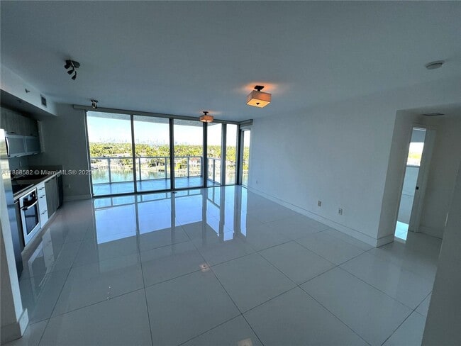 Foto del edificio - 6700 Indian Creek Dr