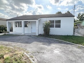 Building Photo - 31 SW 67th Ct