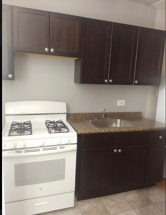 Foto del edificio - 5662 N Ridge Ave